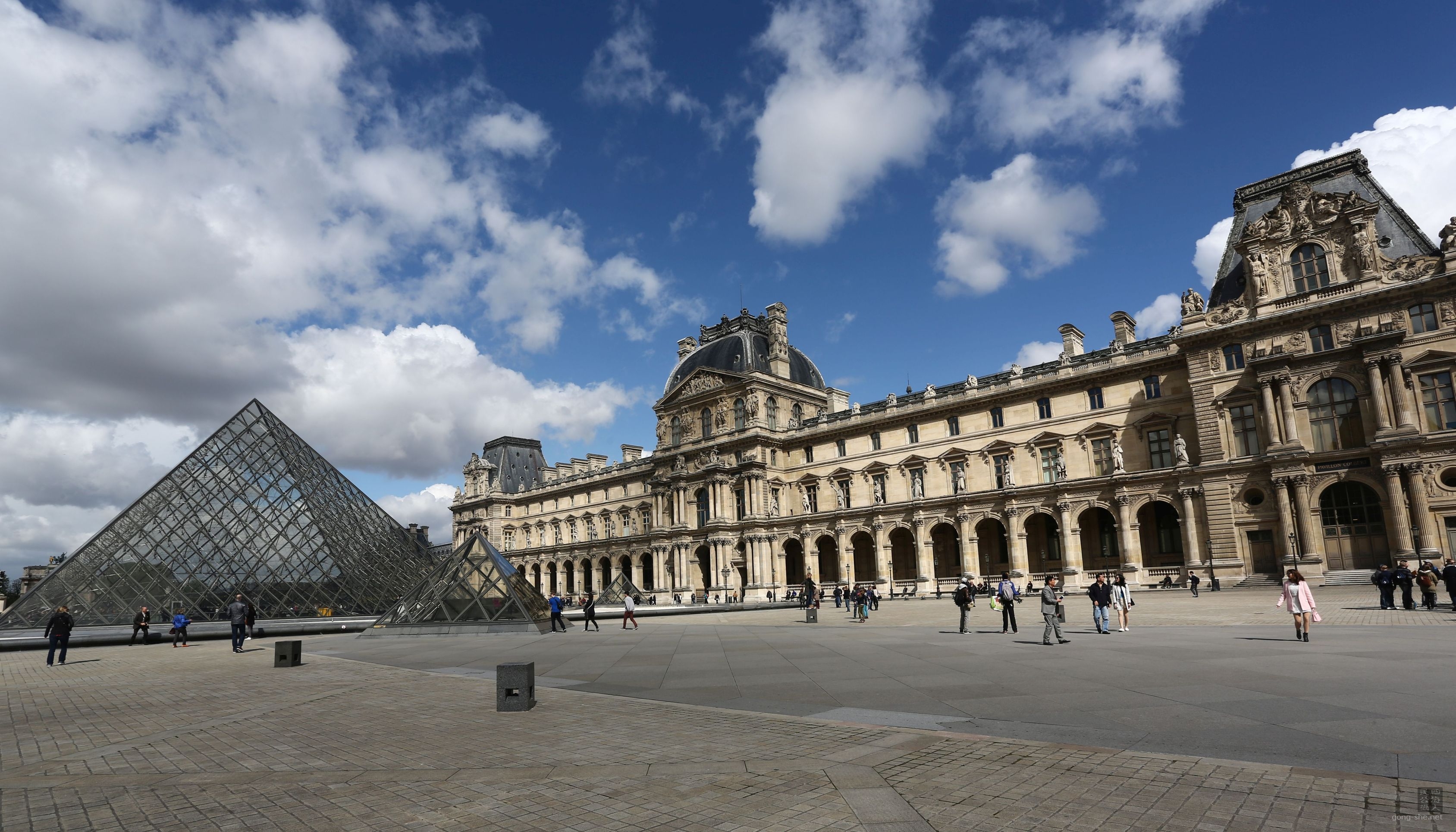 Louvre1.jpg