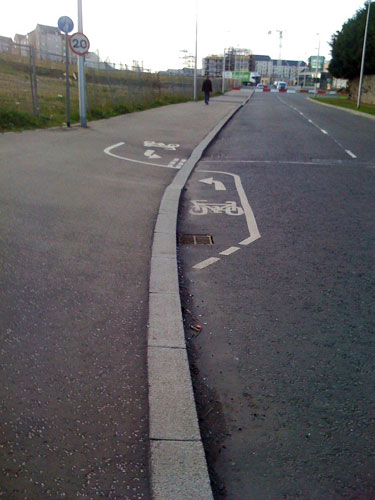 Useless-cycle-lanes-013.jpg